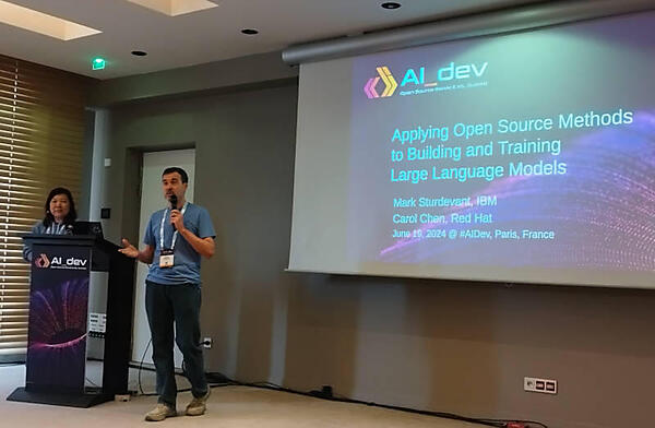 セッションを行うChen氏（左）とSturdevant氏（右）