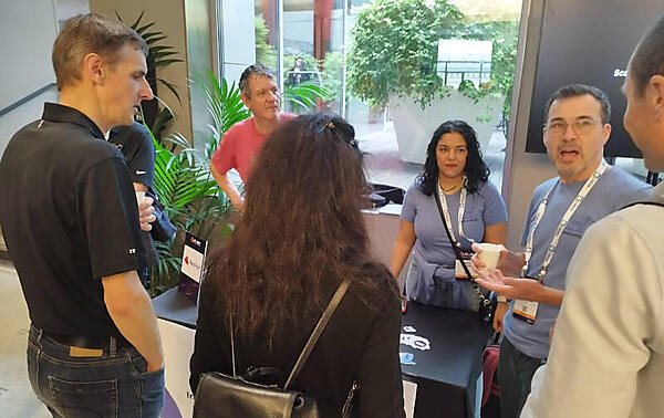 InstructLabのブース。いつも参加者で賑わっていた