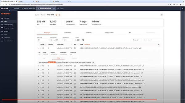 Redpandaのコンソールを見せながらデータ処理のデモ