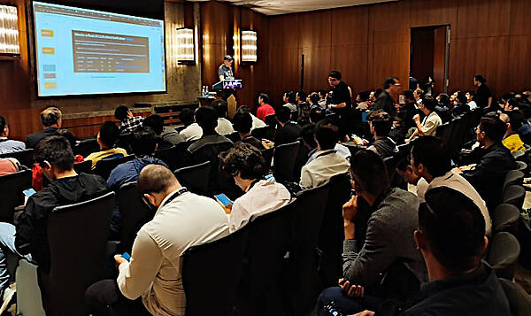 満員となったMichael Yuan氏のセッションのようす