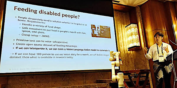 障害者への食事を支援するロボット