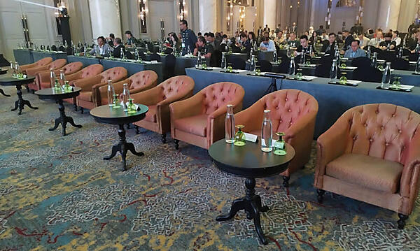 政府関係の要人のために確保された専用の座席