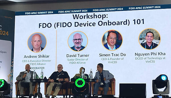 登壇したFIDOとVinCSSの面々