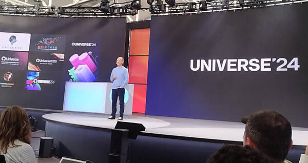 比較的小ぶりなステージに登壇したCEOのThomas Dohmke氏