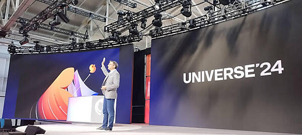 プレゼンテーションを行うManion氏