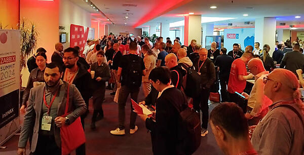 セッション会場の外側がスポンサーの展示ブースエリア