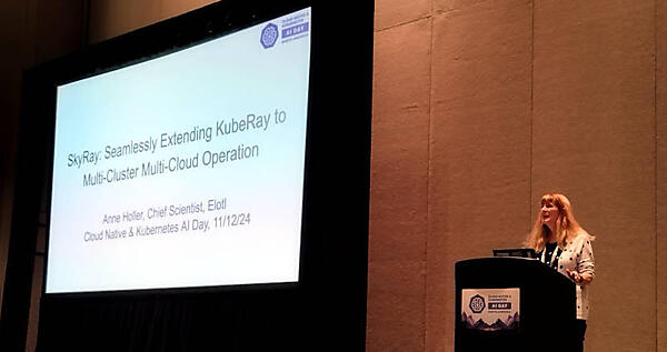 プレゼンターのHoller氏はチーフサイエンティストという肩書き