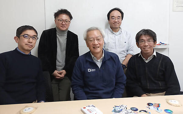 座談会参加者、左から水野氏、玉置氏、江藤氏、宮原氏、元木氏