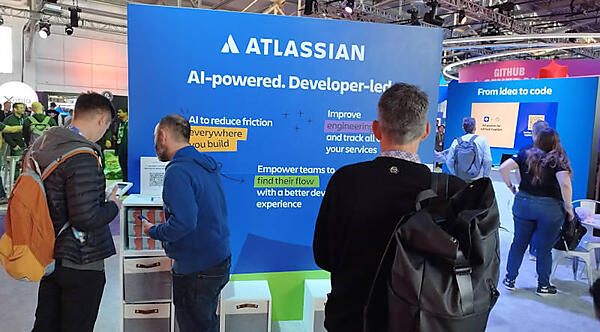 Atlassianのブース。広めのスペースで複数のトピックを展示できる