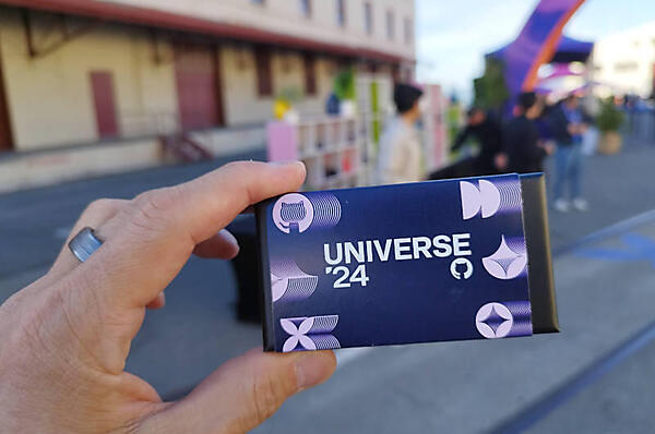 GitHub Universe 2024のチョコレート。モナリザがチョコそのものにもプリントされていた
