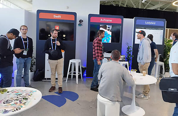 2日目のオープンソースゾーン。Swiftがブースを持っているのが新鮮