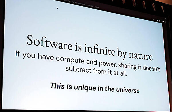 ソフトウェアの特異な性質。ソフトウェアの価値はどれだけコピーされても元の価値は減らない