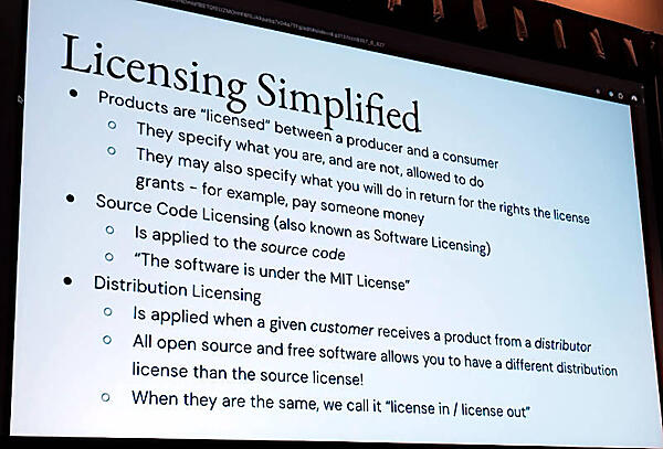 ライセンスに関する考察。ここではソースコードとディストリビューションのライセンスが存在する