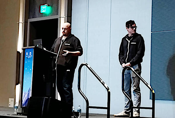 セッションを行うHoffman氏（左）とRuth氏（右）