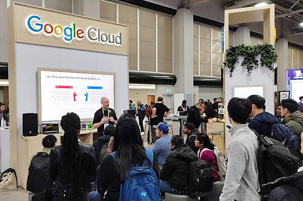 Googleのブース。プレゼンテーションはいつも満員