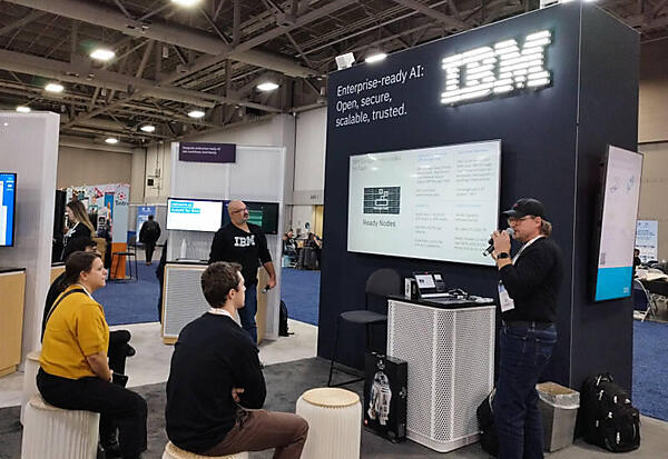 IBMのブース。デモブースはあまり人気がない