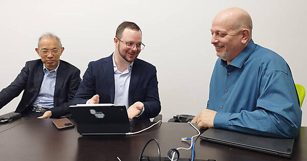 中原氏（左）とClemens氏、Rice氏