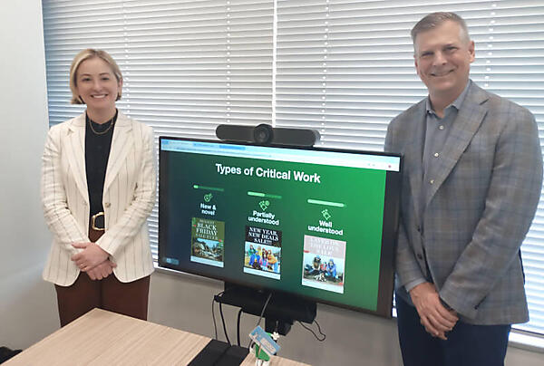 インタビューに参加したNora Jones氏（左）とJeff Hausman氏（右）