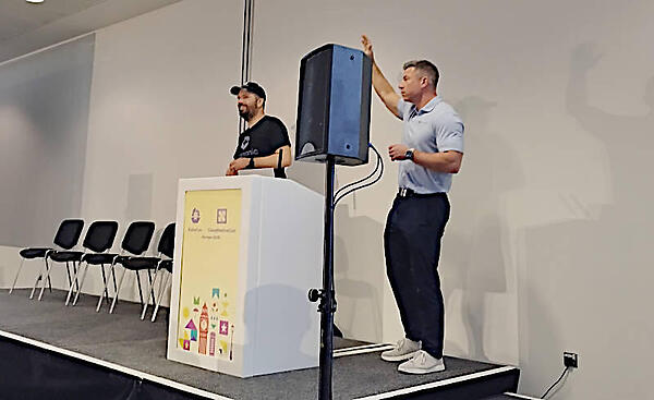 コンビでセッションを行うお馴染みの野球帽姿のThomas氏（左）とJustice氏（右）