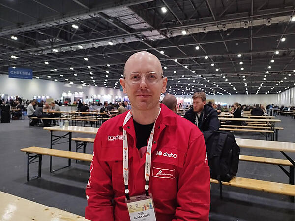 会場内でインタビューに応えてくれたDash0のCTO、Ben Blackmore氏