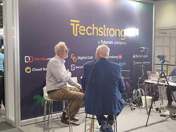 インタビュー中のOpenInfrastructure FoundationのCOO、Mark Collier氏