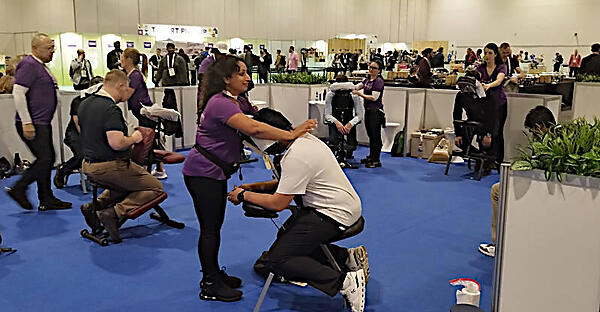 会場の一角に設けられたマッサージスペース