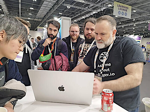 元DockerのSolomon Hykes氏のベンチャーDaggerのブースでデモ実施中