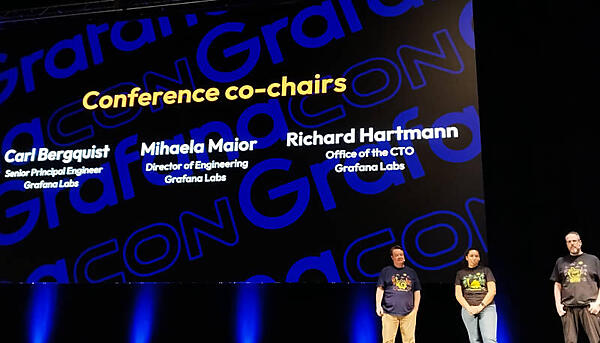 カンファレンスの共同チェアーパーソン3名が登壇しまとめと挨拶を行った