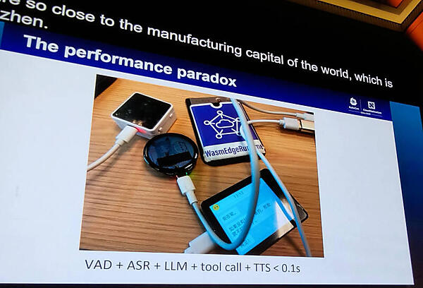 複数のコンポーネントを使うことでレイテンシーが増えてしまう欠点