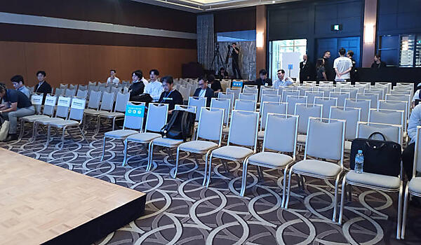 約140席という用意されたキャパシティに比べて参加者は…