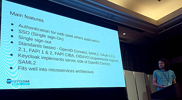 自己紹介に続いてセッションの内容を紹介するPosolda氏