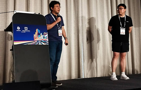 プレゼンテーションを行うXie氏（左）とShan氏（右）