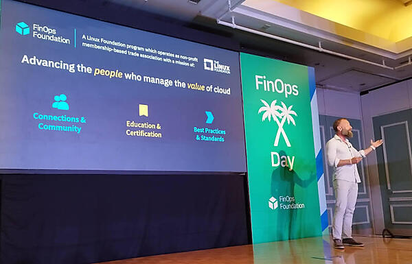 「クラウドの価値を管理する人々を進化させる」のが目的