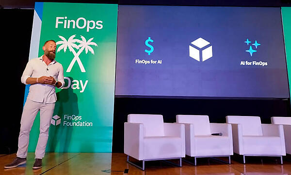 生成AIとFinOpsについて解説するために登壇したStorment氏