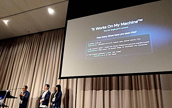 「私のPCでは動いていた問題」を説明するPan氏（左）、Liu氏（中）、Zhang氏（右）