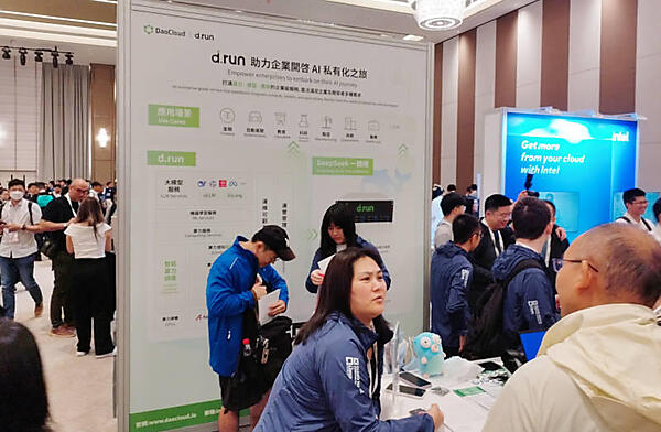 DaoCloudのブース。ここもシンプルなパネルのみ