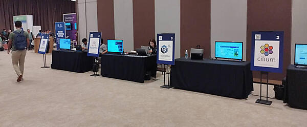 CNCFのプロジェクトブースは閑古鳥なのに奥のベンダーブースは大盛況