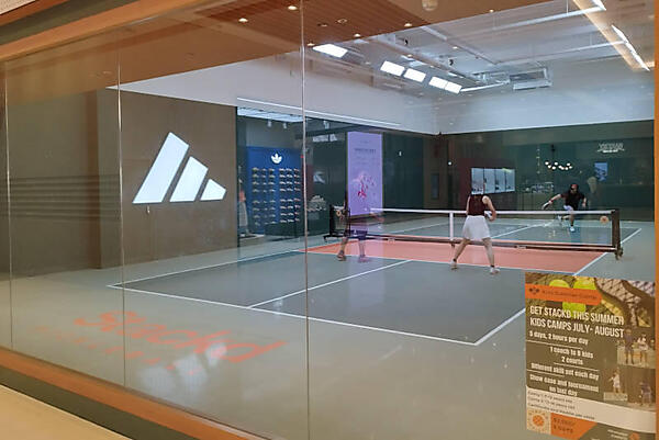 カンファレンス会場の下層階にあるピックルボールのコート。香港でも流行っているようだ