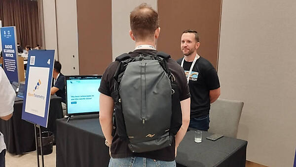 OpenTelemetryのブースにいたSteve Flanders氏