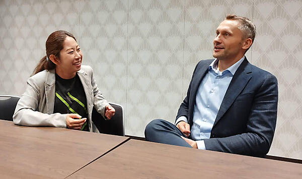 登山するなら富士山？それとも高尾山？ を話し合う戸田氏とEpp氏