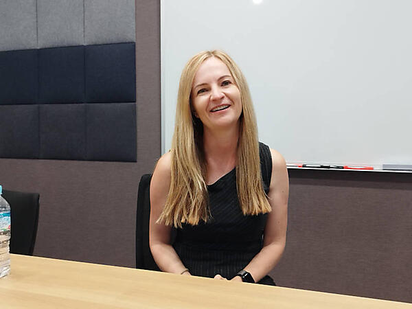 インタビューに応えるTanya Bragin氏