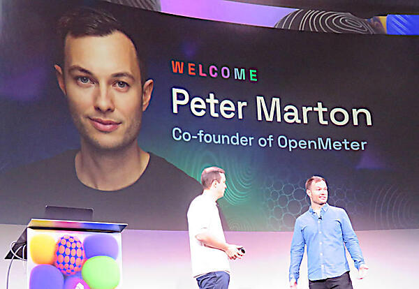 Peter Marton氏（右）を紹介するMarietti氏（左）