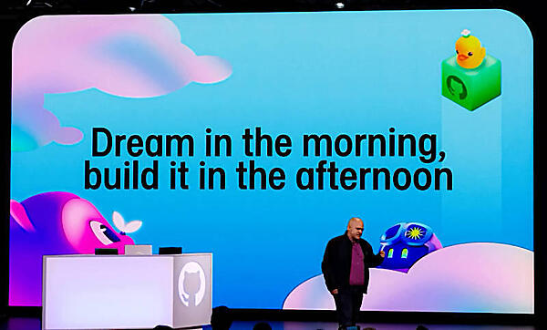 アイデアを即座に実現できるということをさまざまなゲストとデモを使って訴求するキーノート