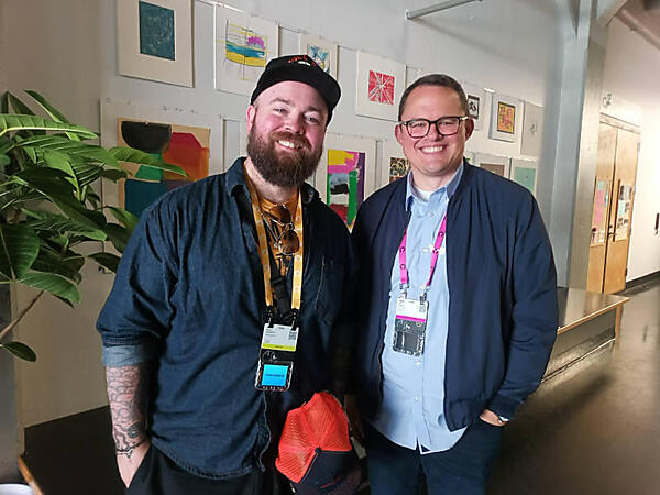 エンジニアと立ち話中でも対応してくれる親切なCOO、Kyle Daigle氏