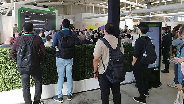 ミニステージが各所に設置されている