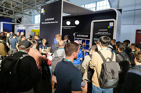 Atlassianのブース。大混雑している
