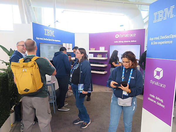 IBMとDynatraceのブースは隣同士