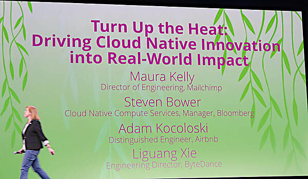 4社の名前が並んだタイトルスライド。最初の登壇者はMaura Kelly氏