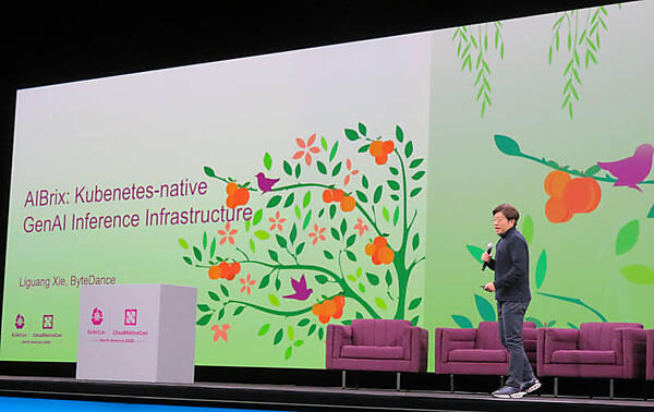 ByteDanceが開発したAIBrixを説明するXie氏