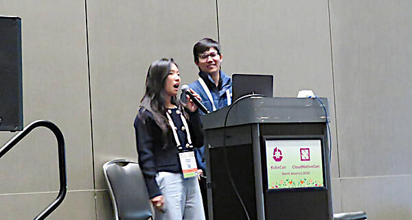 プレゼンテーションを行うPham氏とLai氏